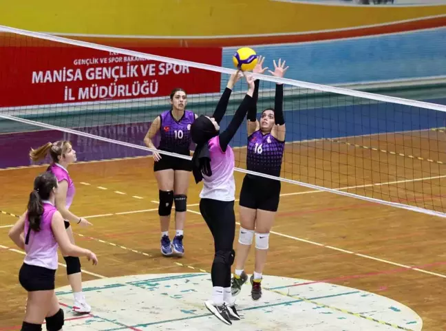 Manisa'da Yurt Lig Voleybol Kadınlar Turnuvası Sonuçlandı