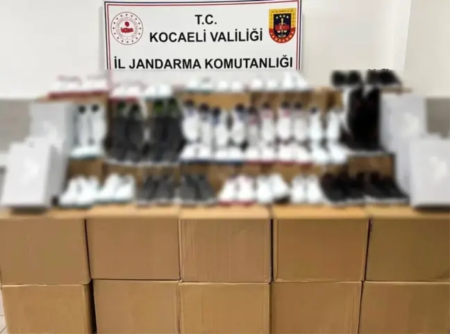 Kocaeli'nde Sahte Giyim ve Spor Ayakkabı Operasyonu: 1.380 Parça Malzeme Ele Geçirildi