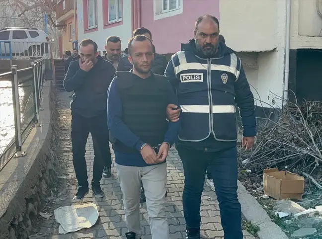 Adana'da Kadın Vurdu, Altınları Çaldı: Zanlı Kuyumcuda Yakalandı