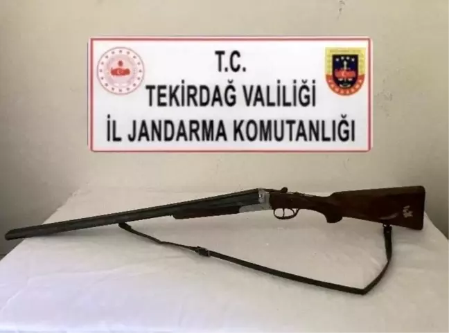 Tekirdağ'da Jandarma Operasyonu: Ruhsatsız Silahlar ve Uyuşturucu Ele Geçirildi