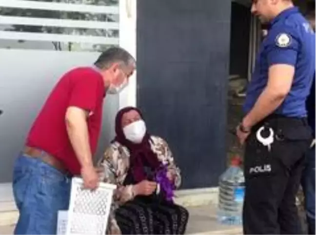 Ölen kedisi için ağıt yaktı