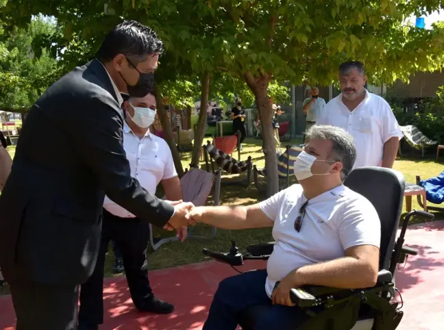 Mülki Erkan ve Vatandaşlar Engelsiz Kafe'de Bayramlaştı