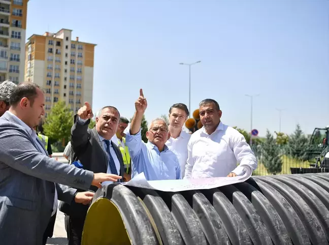 Kayseri Büyükşehir Belediyesi Talas'ta Yağmur Suyu Rehabilitasyon Çalışmasını İnceliyor