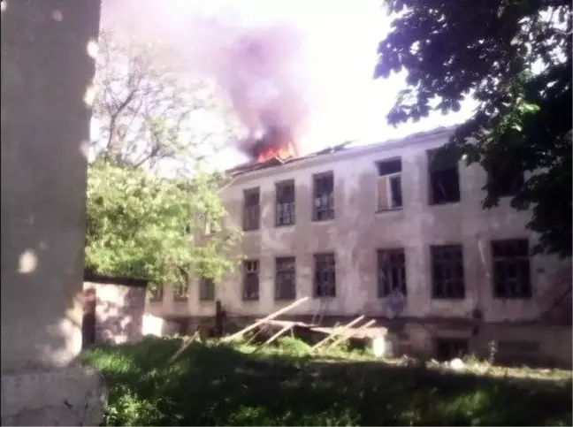 Ukrayna'da Hastaneye ve Okula Top Mermisi İsabet Etti, Yaralılar Var