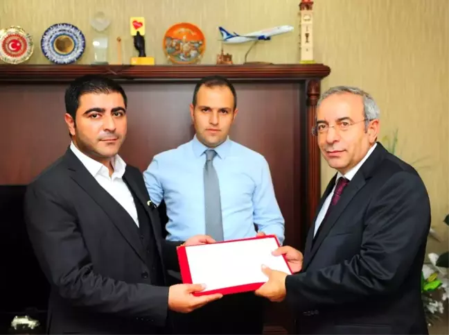 Yyü Burs Kampanyasına İş Adamı Bayram'dan Destek
