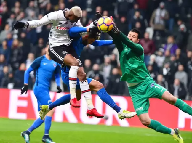 İlk Yarı Beşiktaş'ın Üstünlüğüyle Bitti