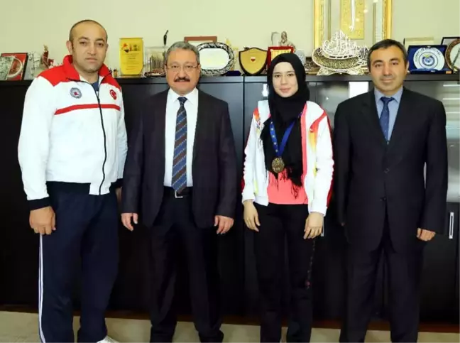 Avrupa Şampiyonu Sporcudan Erü Rektörü Güven'e Ziyaret