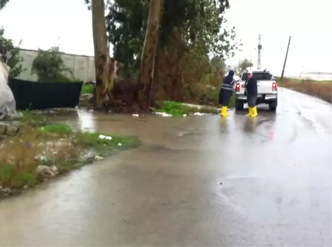 Mersin'de Yağmur Suları Tahliye Ediliyor, Su Kanalları Islah Ediliyor