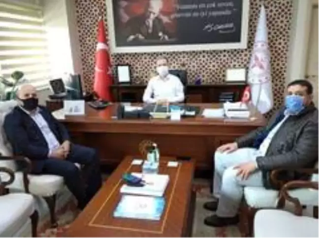 Düzce'de Memur-Sen'den sağlık çalışanlarına yüz siperliği