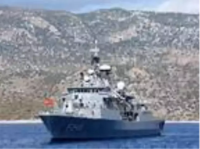 2 Türk fırkateyninin Demre'deki bekleyişi sürüyor