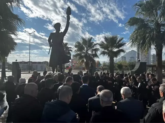 Şehit Asteğmen Mustafa Fehmi Kubilay, memleketi Kozan'da, adına yapılan parktaki anıtı önünde anıldı
