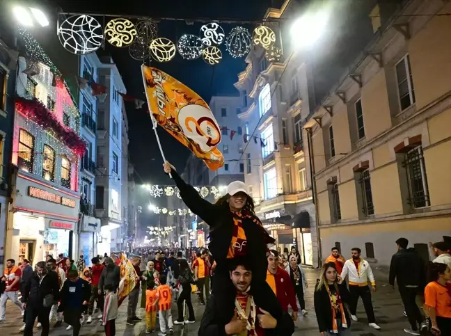 Galatasaray'ın şampiyonluğu Taksim Meydanı'nda kutlandı