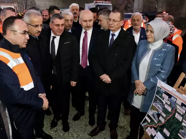 Bakan Uraloğlu, Kanuni Bulvarı-Değirmendere Bağlantı Yolu ve Değirmendere Tünelleri'ni inceledi