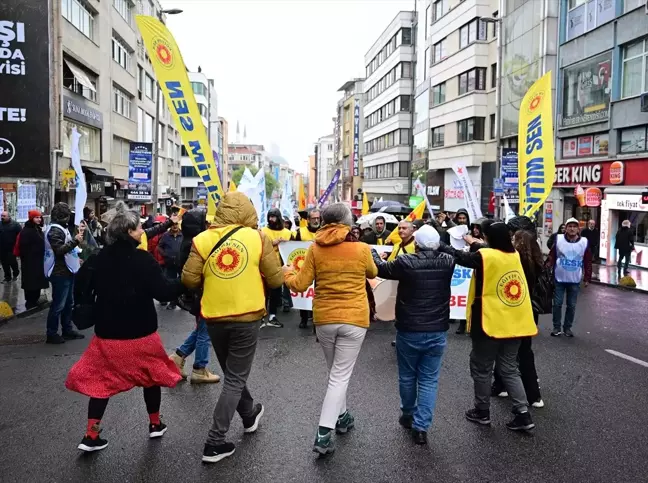 1 Mayıs Emek ve Dayanışma Günü Kadıköy'de Kutlandı