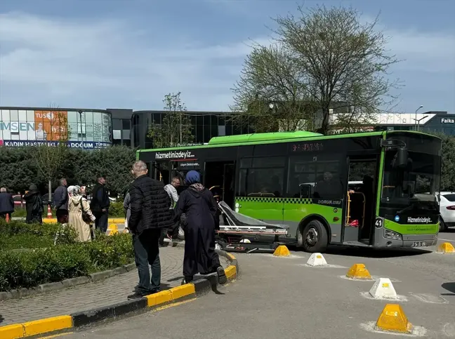 Belediye Otobüsü Şoförü, Rahatsızlanan Yolcuyu Hastaneye Götürdü