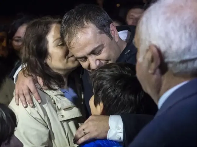 Sözcü Muhabiri Gökmen Ulu Cezaevinden Çıktı(Geniş)