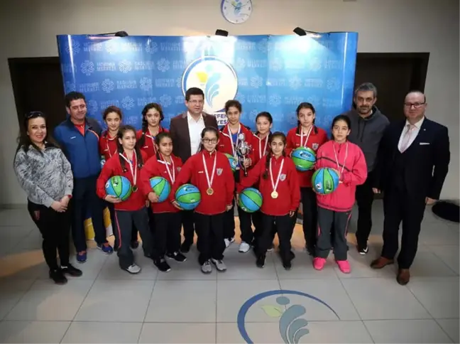 Şampiyonluk Kupasını Başkan Subaşıoğlu'na Verdiler
