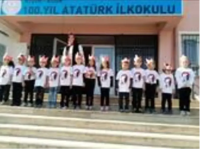 Minik Zeynep'in yüzünü polis ağabeyleri güldürdü