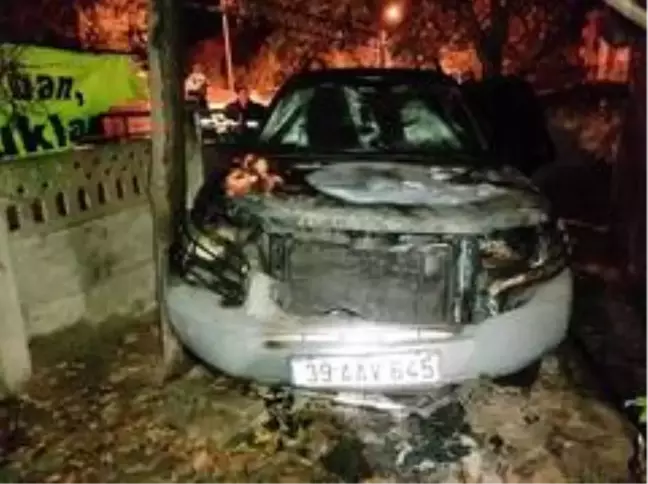 Park halindeki araç yanarak kullanılamaz hale geldi