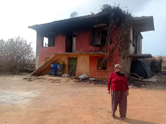 Son dakika... Yangında evi küle dönen Döndü teyze bir terliği ve kıyafetiyle kaçabildi