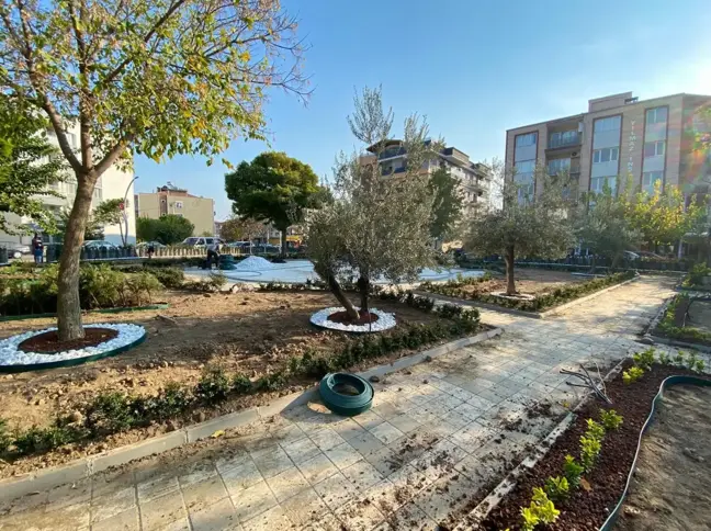 Bergama'da parklar baştan aşağı yenileniyor