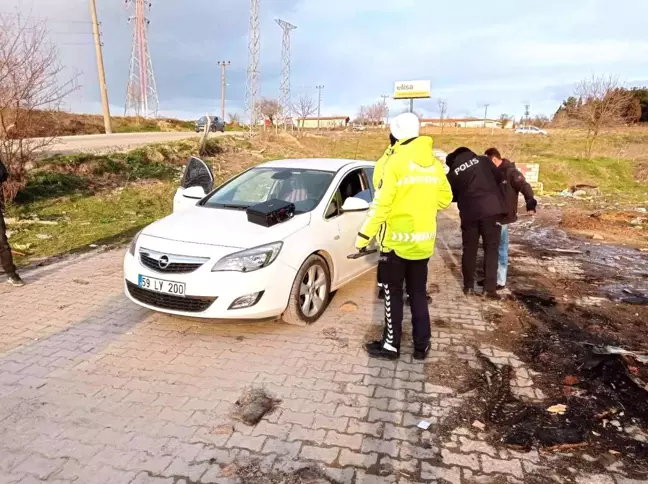 Son dakika... Polisin dur ihtarına uymayan arabada polis çakarı ve kesici aletler bulundu