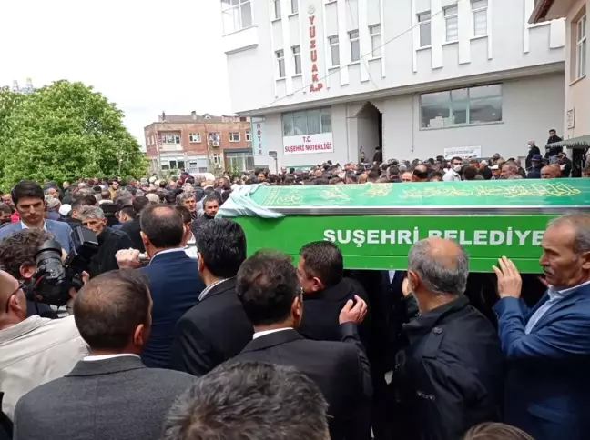 Suşehri Belediye Başkanı Yüksel'in annesi son yolcuğuna uğurlandı