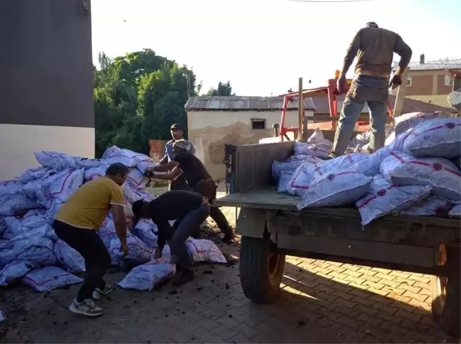 Yedisu'da ihtiyaç sahiplerine kömür dağıtımı başladı