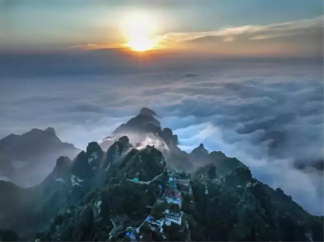 Çin'in Wudang Dağı'ndaki Beş Ejderha Sarayı'nda 1000'den Fazla Tarihi Eser Bulundu