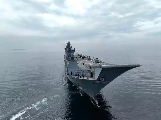 TCG Anadolu Sarayburnu'na yanaştı