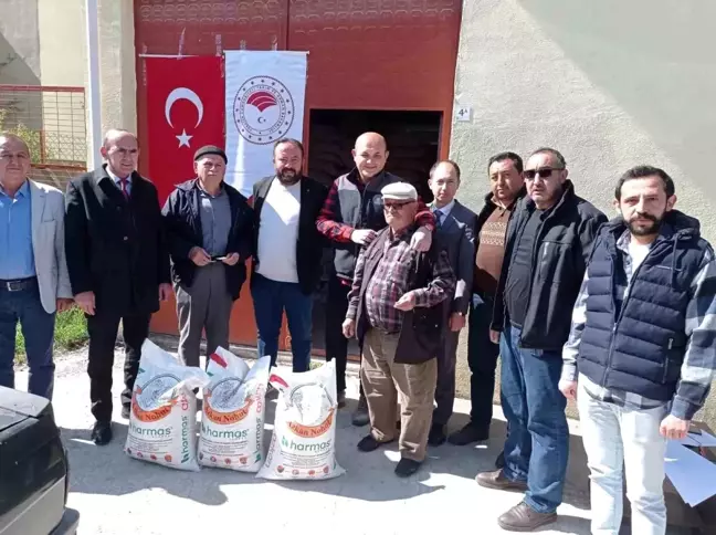 Çavdarhisar'da 356 çiftçiye 24 ton nohut tohumu desteği