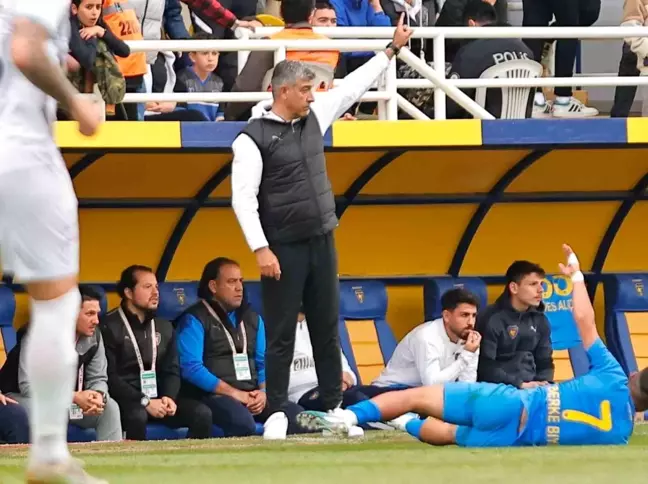 Bucaspor 1928'de Sait Karafırtınalar, Cüneyt Dumlupınar'ı geride bıraktı