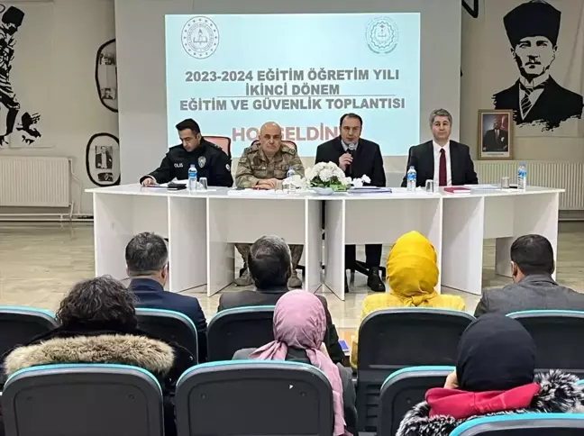 Van'ın Çaldıran ilçesinde okul güvenliği toplantısı yapıldı
