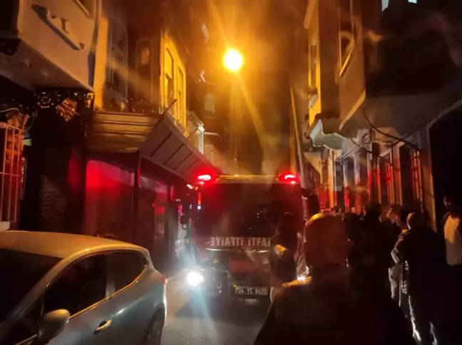 Beyoğlu Tarlabaşı'nda Ahşap Bina Yangını