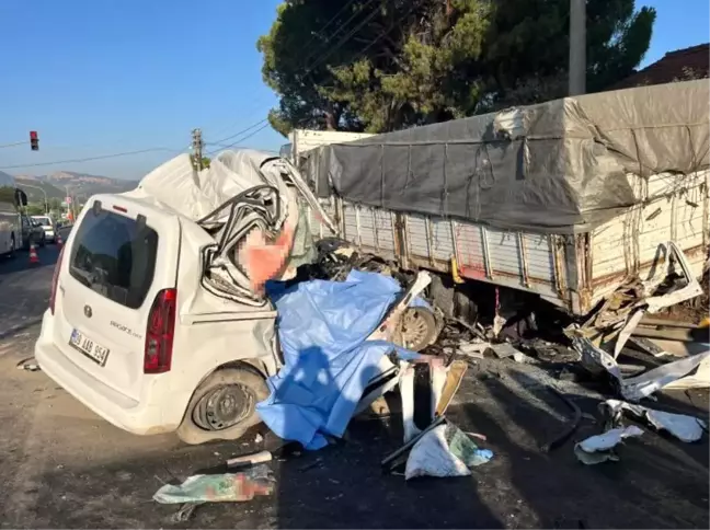 Manisa'da korkunç kaza: 4 ölü, 3 ağır yaralı