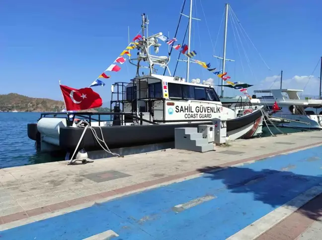 Fethiye'de Sahil Güvenlik Komutanlığı'na ait TCSG-911 botu ziyarete açıldı