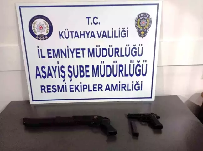 Kütahya'da Boşanma Aşamasındaki Eşini Tehdit Eden Şahıstan Silah Ele Geçirildi