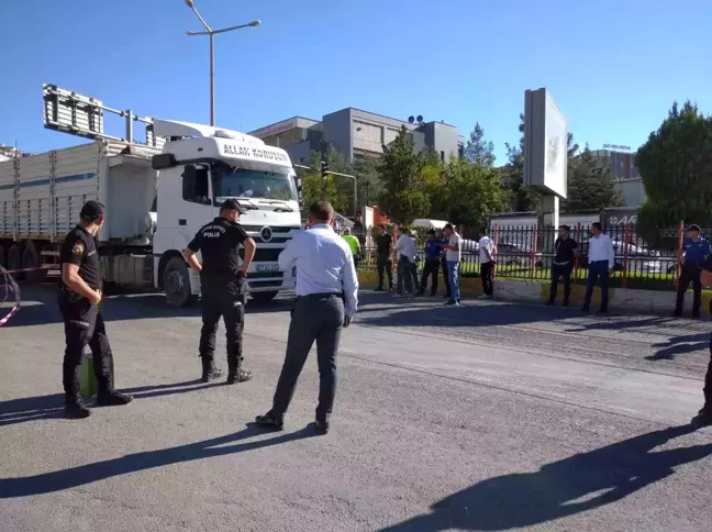 Mardin'de Yolun Karşısına Geçen Kadına Tır Çarptı: Hayatını Kaybetti