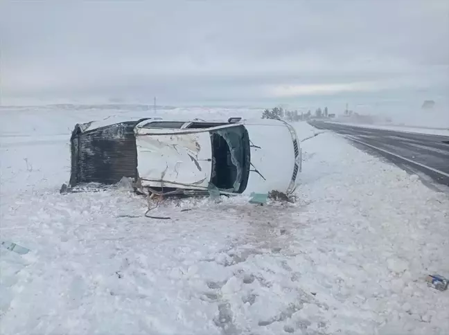 Kırıkkale'de Pikap Devrildi: 3 Yaralı