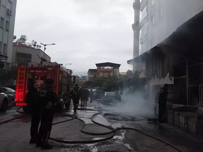 Nazilli'deki Veteriner Kliniğinde Yangın: 4 Kişi Dumandan Etkilendi