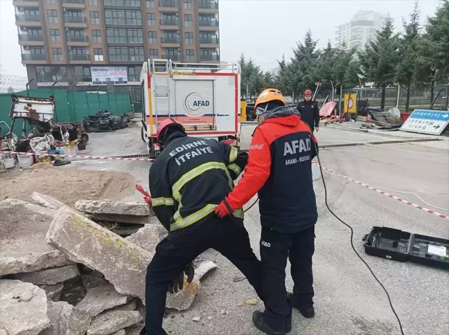 Edirne Belediyesi İtfaiyesine Depremde Arama ve Kurtarma Eğitimi