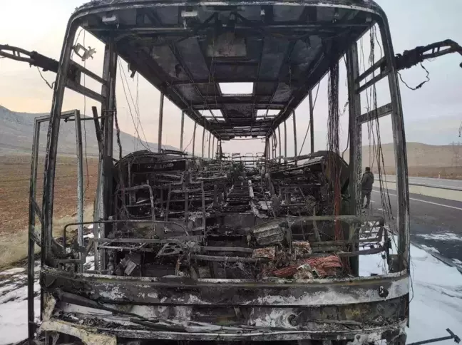 Batman'da yolcu otobüsü motor kısmında yangın çıktı