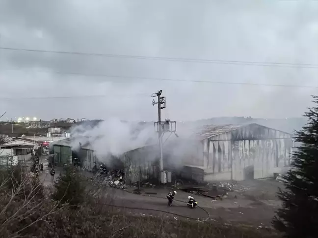 Çayırova'daki Yalıtım Fabrikasında Yangın Korkuttu