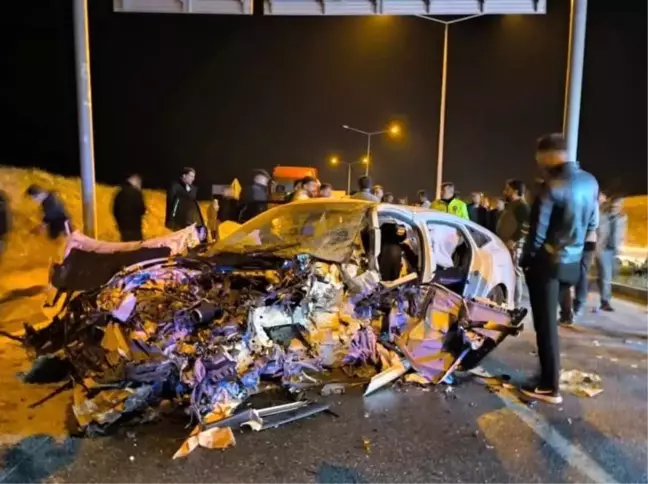 Van'da Trafik Kazası: 2 Ölü, 3 Yaralı