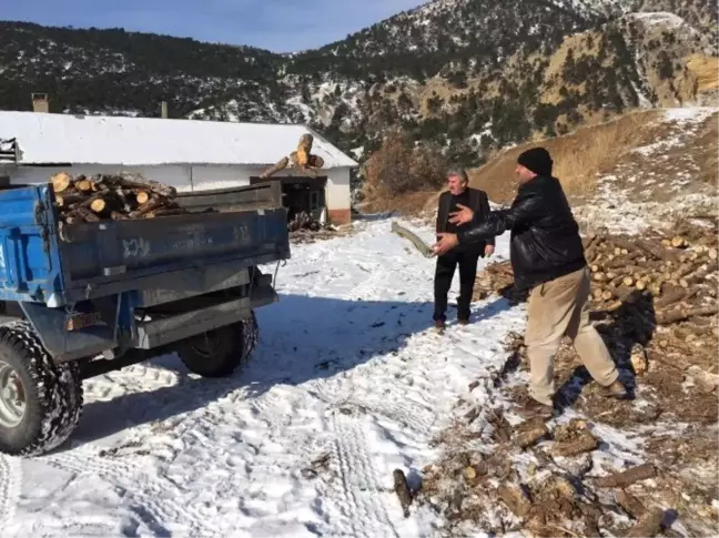 Koyulhisar'da İhtiyaç Sahiplerine Odun Yardımı