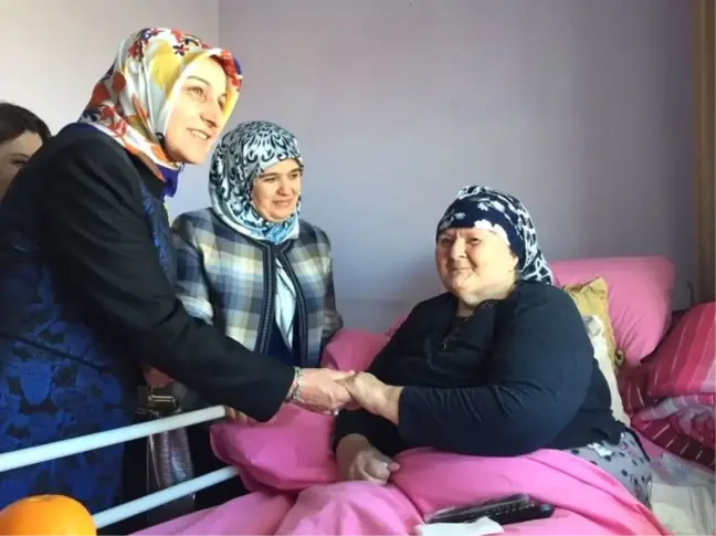 Huzurevi Sakinlerini Ziyaret Ettiler
