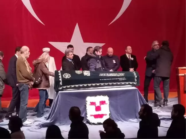 Oyuncu Ayberk Atilla Son Yolculuğuna Uğurlandı