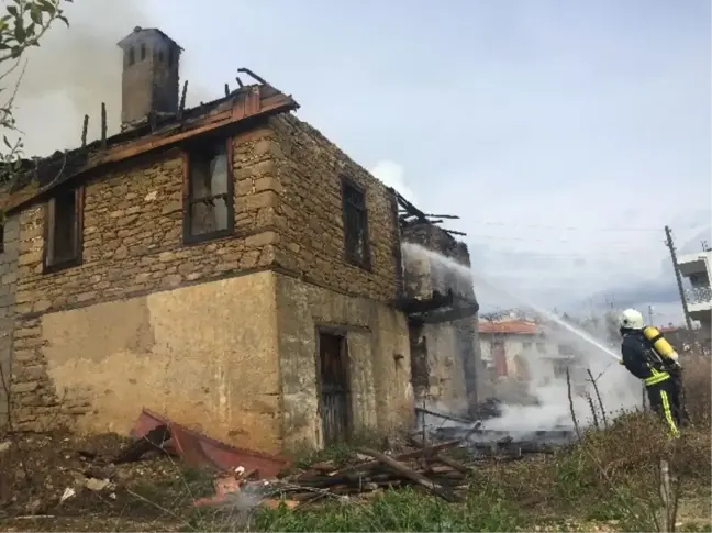 Manavgat'ta Ev Yangını