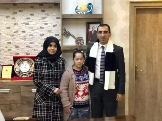 Down Sendromlu Seda Nur, Kaymakam Özmedir'e Atkı Ördü