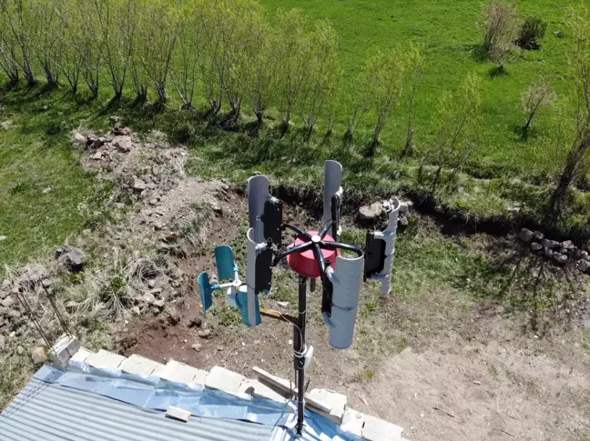 ABD'den Ağrı'daki köyüne dönüp kendi imkanlarıyla yaptığı rüzgar panelinden elektrik üretti